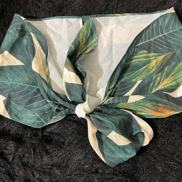 SHEIN tropical two piece outfit - Picture 3 of 4